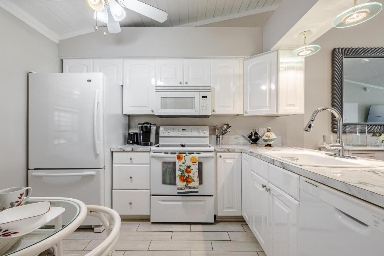 Association, Tennis Courts And Pool, Sleeps 4 - Cinnamon Cove Cozy Condo 포트 마이어스 외부 사진